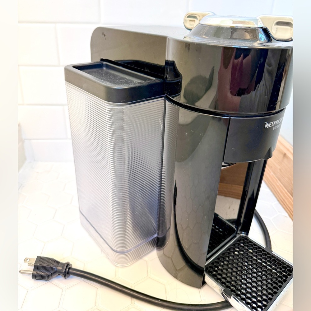 Nespresso Machine - Picture 5 of 7